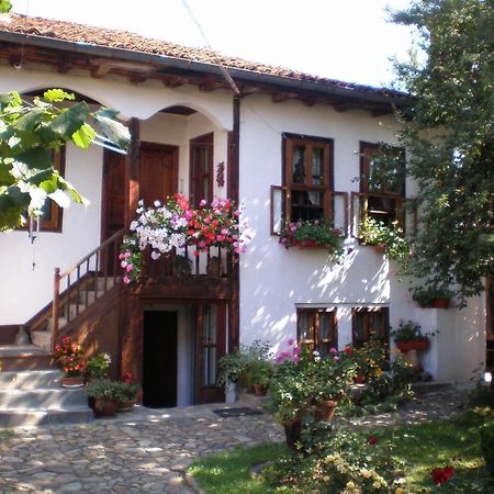 Tsutsovi House Hotel Kalofer Bagian luar foto