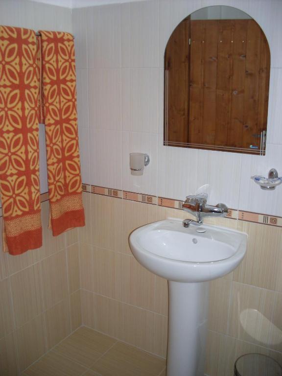 Tsutsovi House Hotel Kalofer Ruang foto