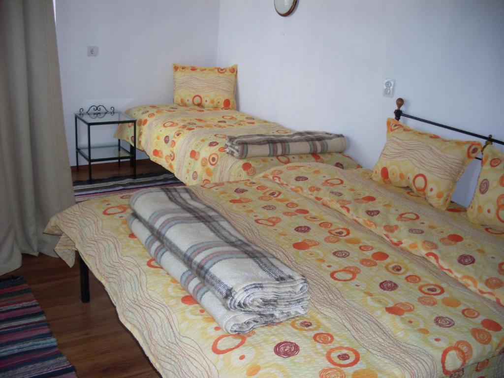 Tsutsovi House Hotel Kalofer Ruang foto