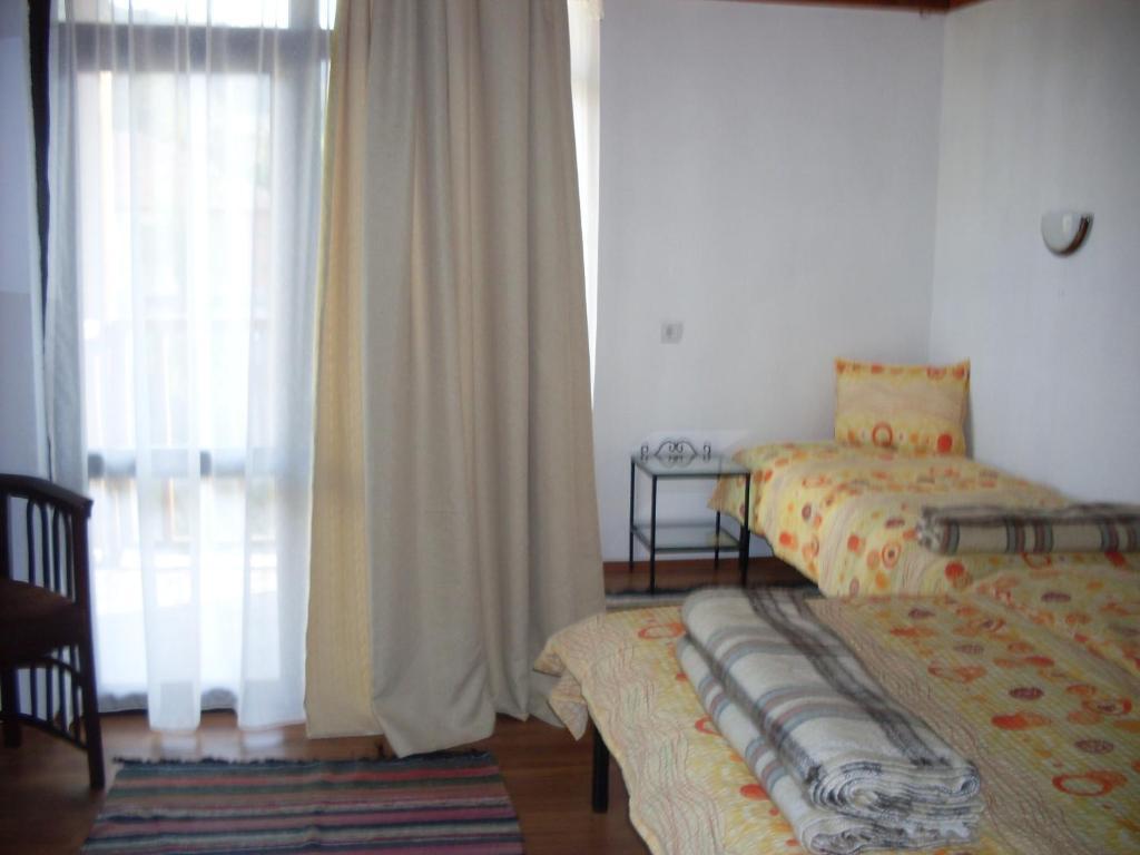 Tsutsovi House Hotel Kalofer Ruang foto
