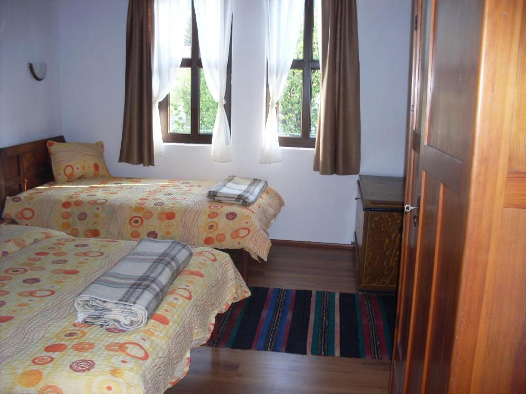 Tsutsovi House Hotel Kalofer Ruang foto