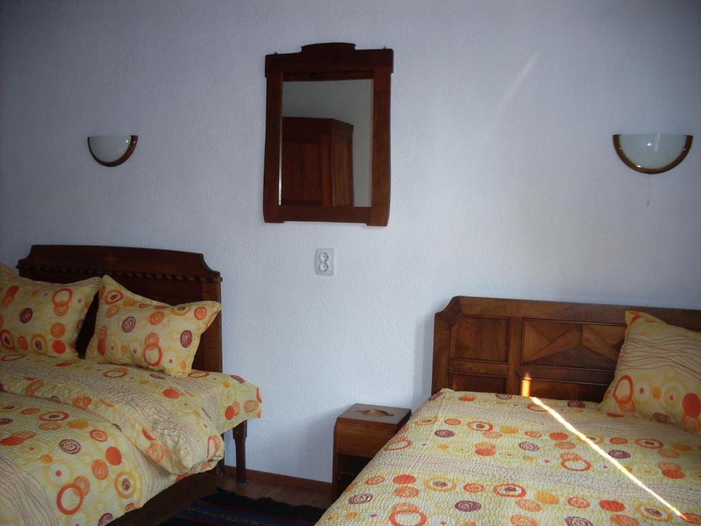 Tsutsovi House Hotel Kalofer Ruang foto