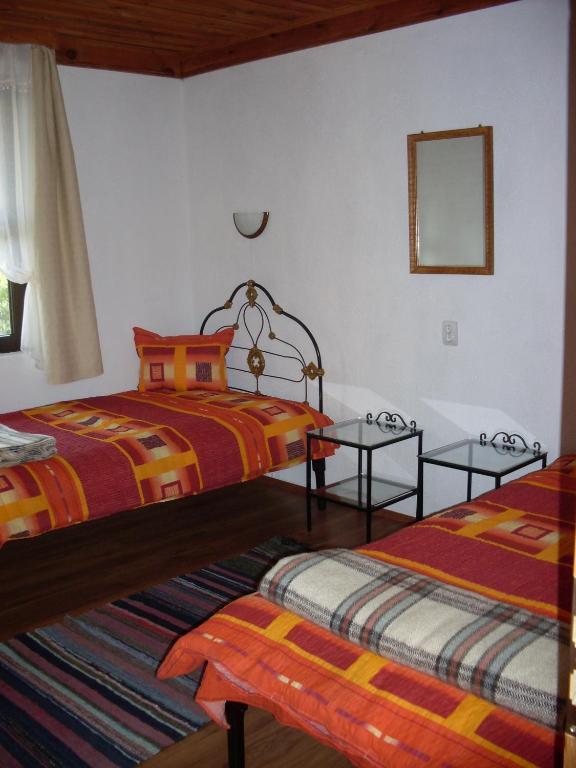 Tsutsovi House Hotel Kalofer Ruang foto