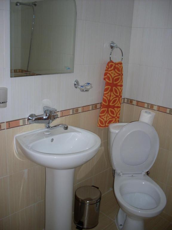 Tsutsovi House Hotel Kalofer Ruang foto