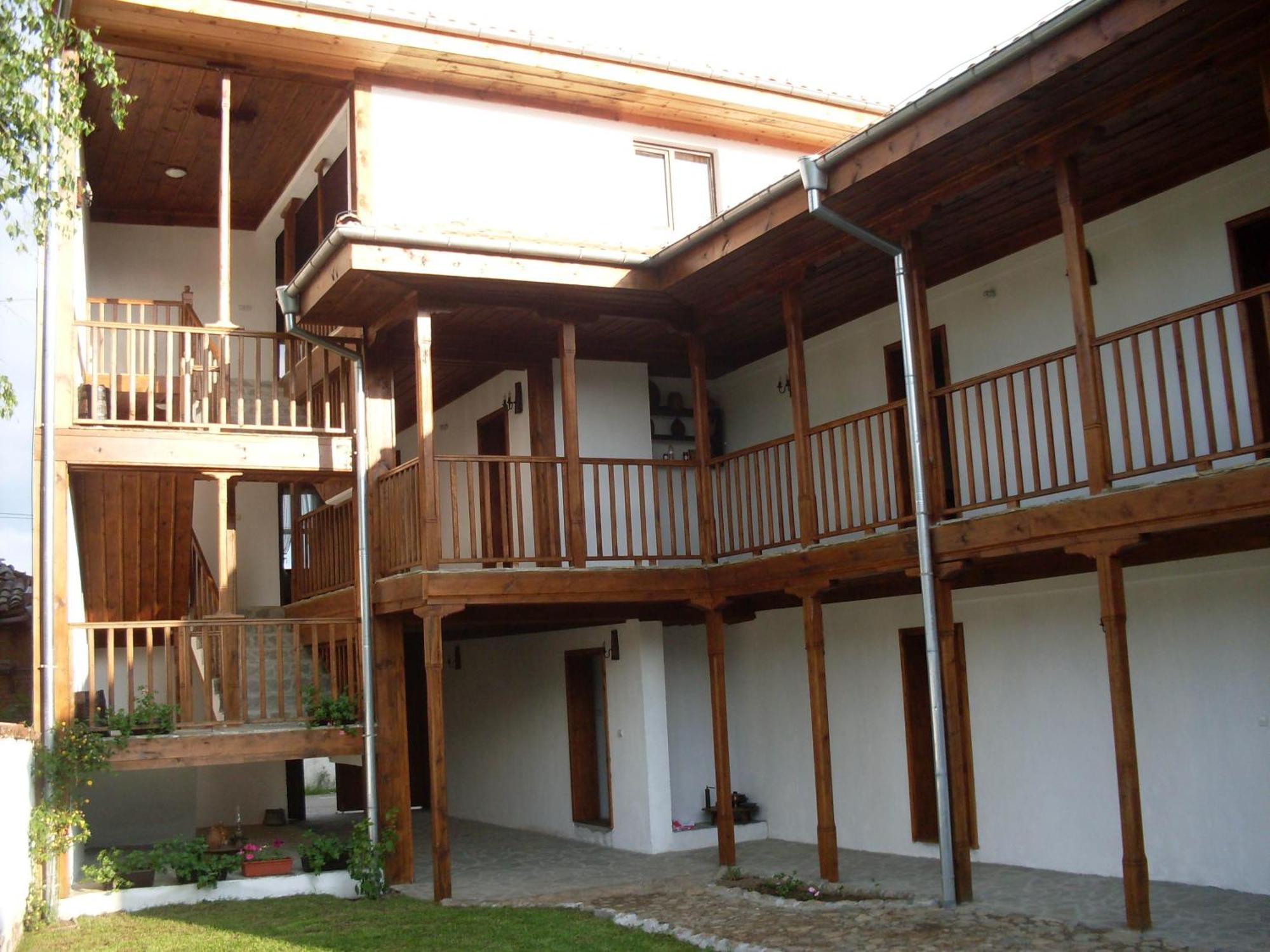 Tsutsovi House Hotel Kalofer Bagian luar foto