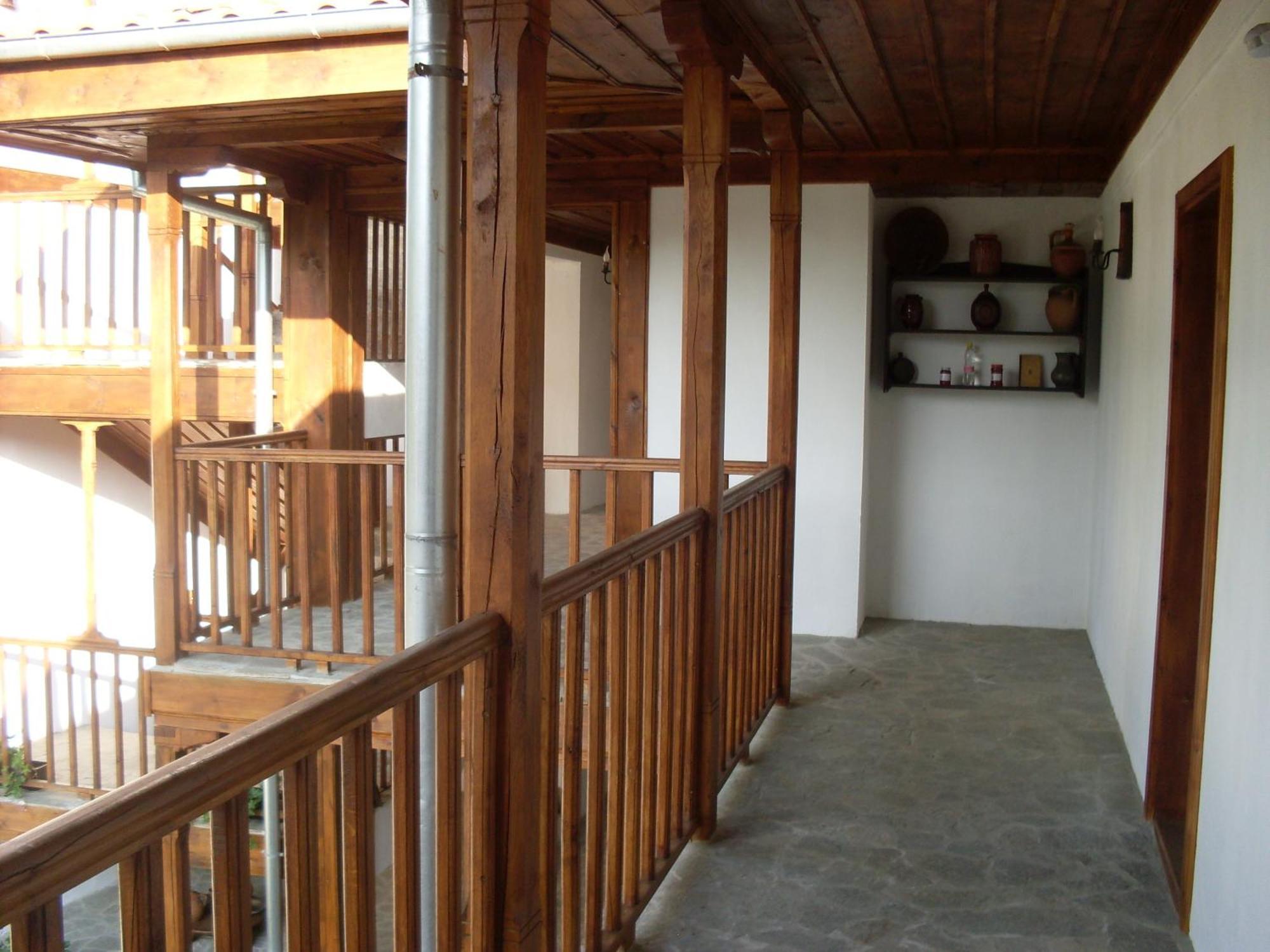 Tsutsovi House Hotel Kalofer Bagian luar foto